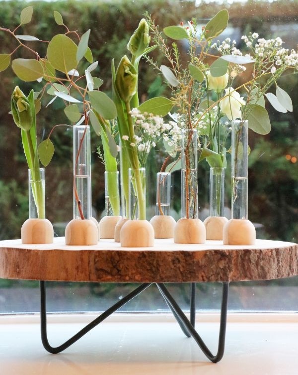 Base en bois avec tube à essai de 2 cm de diamètre et de 15 cm de hauteur (1 pièce) [IFS-29217].