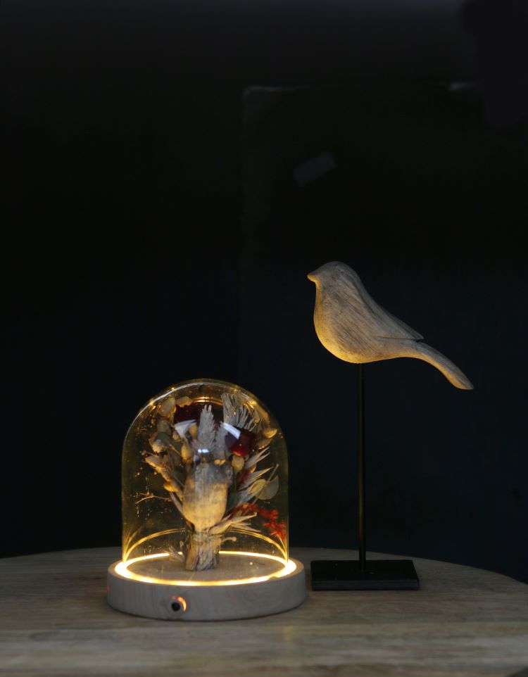 Glazen LED stolp Ø10cm met houten basis (1 st.) [IFS-29491]