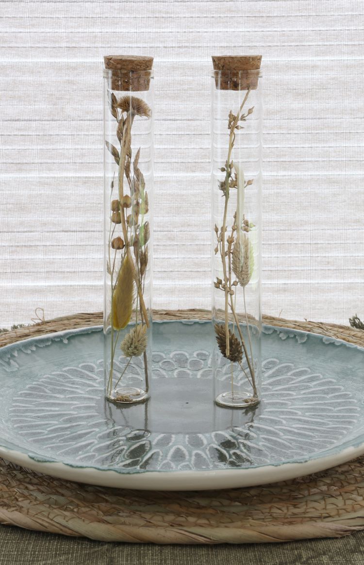 Flacon en verre avec plusieurs fleurs séchées naturelles 20cm de haut (12 pièces.) [IFS-30344]