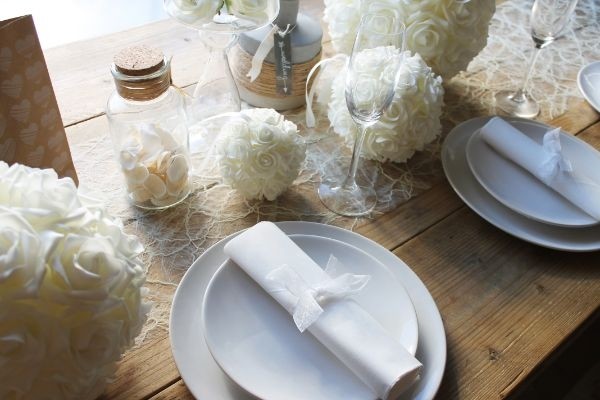 Boule de roses déco Ø 15cm mousse blanche (1 pièce) [IFS-31212]