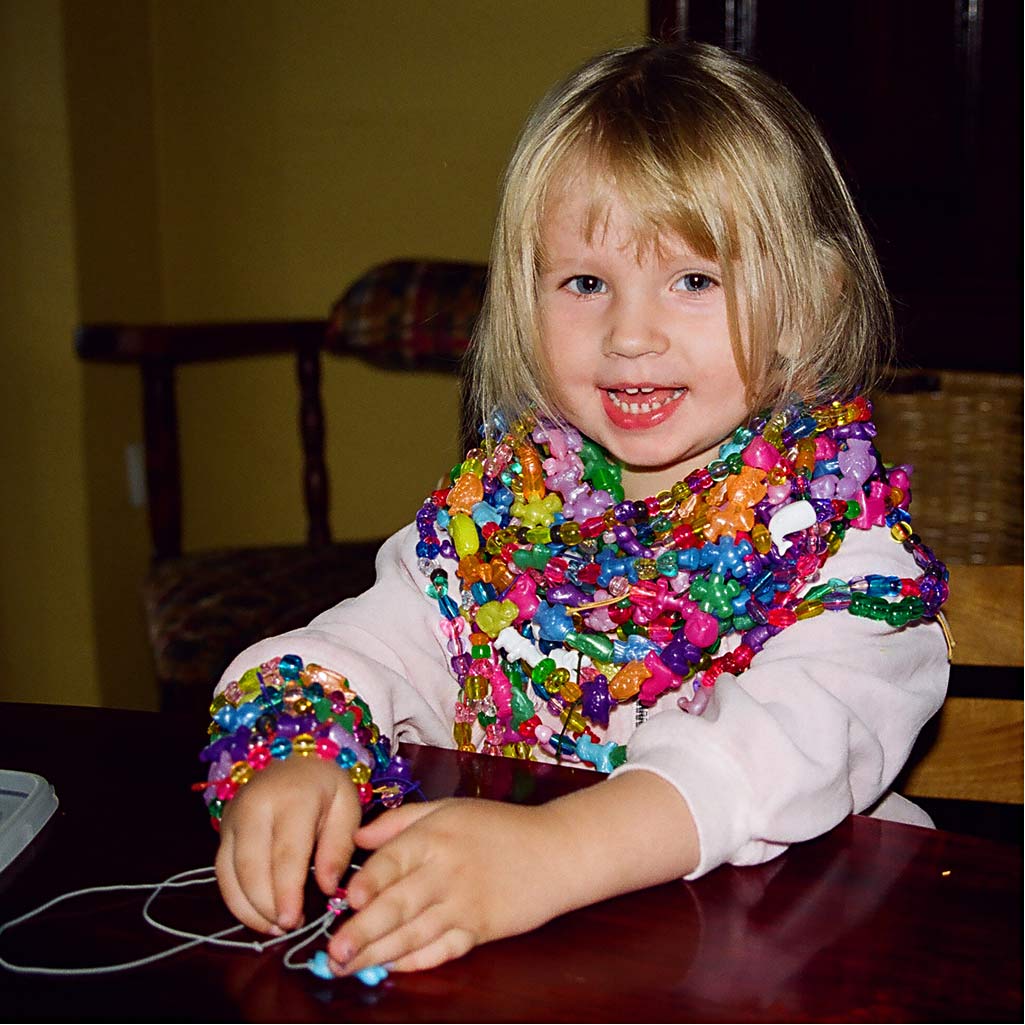 Seau de perles plastique, dim. 6-20 mm, diamètre intérieur 1,5-6 mm, ca. 8100 pièce, 3000 gr, 5700 ml/ 1 seau [HOB-61805]